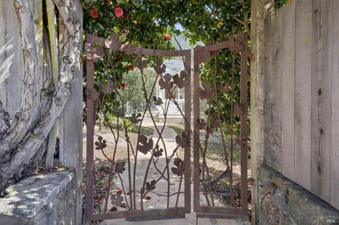 $3,680,000 | 40 Laurel Avenue, Stinson Beach, CA 94970