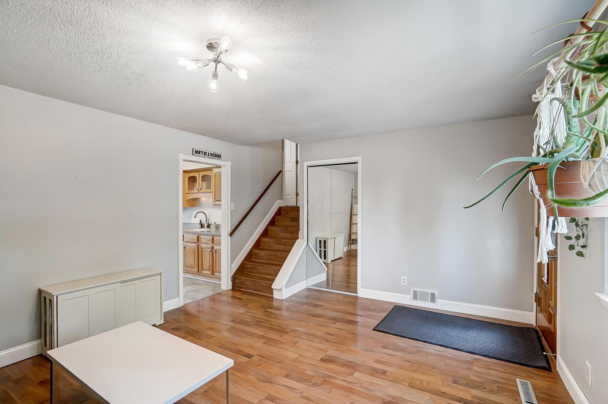 3394 Hoover Road Grove City, OH 43123 - Photo 5 of 28 Living Room