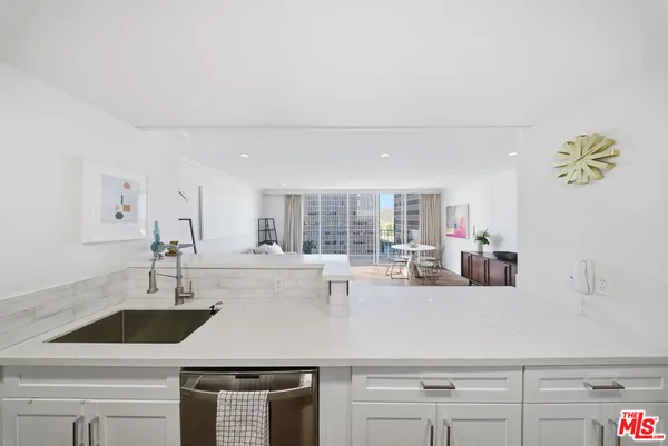 $4,595 | 2160 Century Park, Unit 910, Los Angeles, CA 90067