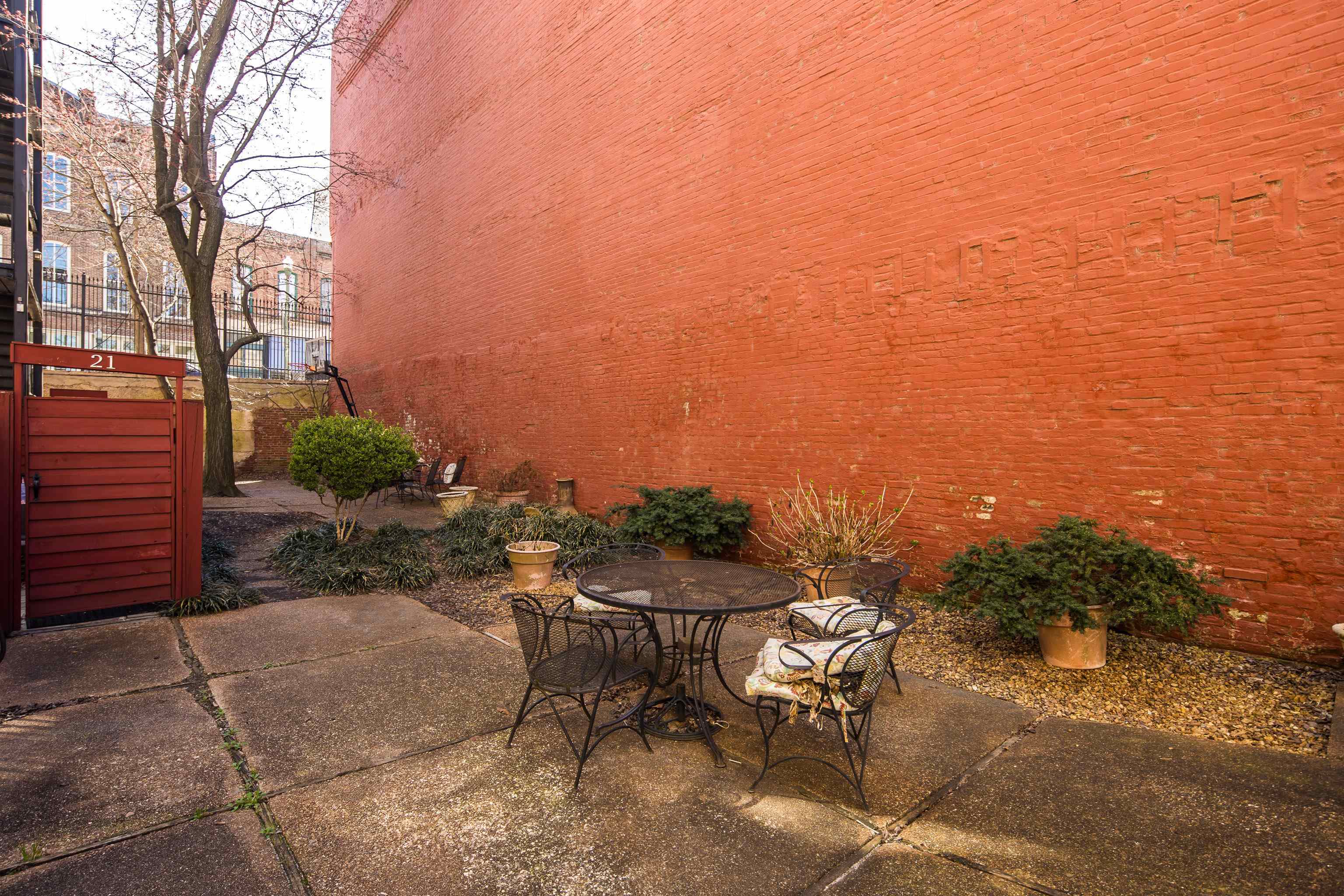 107 South Front Street, Unit 45 Memphis, TN 38103 - Photo 32 of 40 a view of a terrace with sitting area