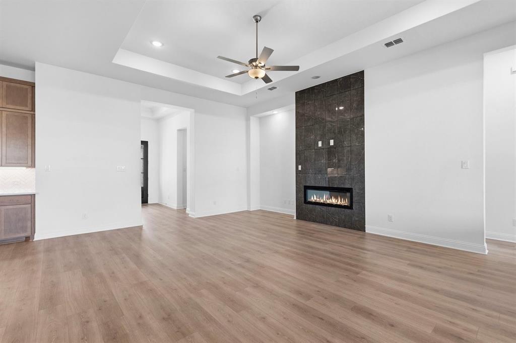 257 Wheatgrass Road Waxahachie, TX 75165 - Photo 6 of 15 DAL_Myrtle Creek_Crockett_257 Wheatgrass Road (17)