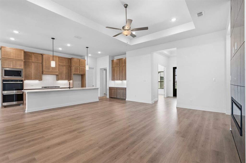 257 Wheatgrass Road Waxahachie, TX 75165 - Photo 10 of 15 DAL_Myrtle Creek_Crockett_257 Wheatgrass Road (16)