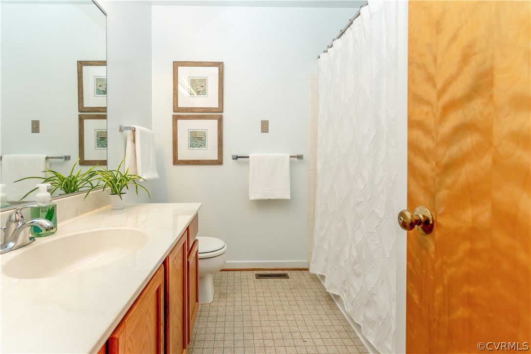 2900 Cove Ridge Trace Midlothian, VA 23112 - Photo 19 of 26 a bathroom with a sink a mirror and a shower