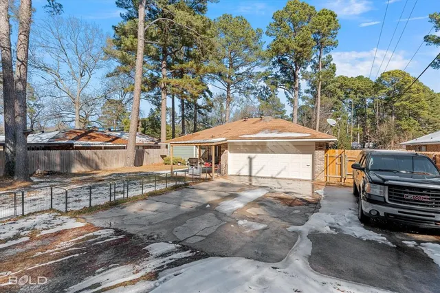 $2,500 | 9910 Beaver Creek Drive, Shreveport, LA 71106