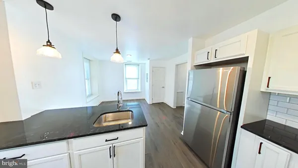 $2,025 | 404 Fountain Street, Unit H2, Philadelphia, PA 19128