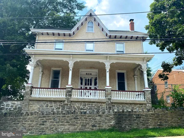 $2,025 | 404 Fountain Street, Unit H2, Philadelphia, PA 19128