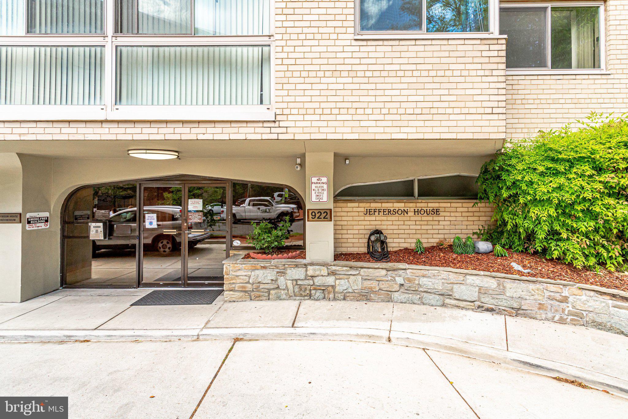 922 24th Street Northwest, Unit 301 Washington, DC 20037 - Photo 11 of 40 a building view with outdoor space