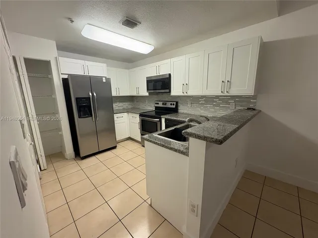 $2,600 | 10902 Northwest 83rd Street, Unit 224, Doral, FL 33178