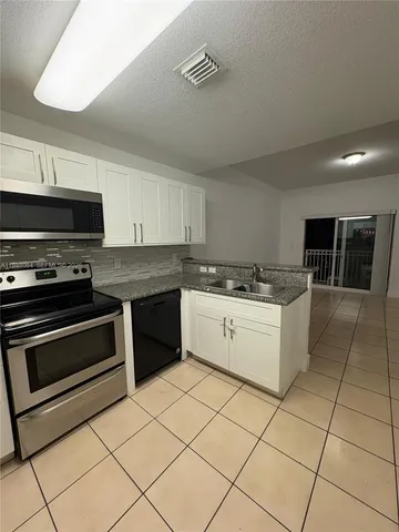 $2,600 | 10902 Northwest 83rd Street, Unit 224, Doral, FL 33178