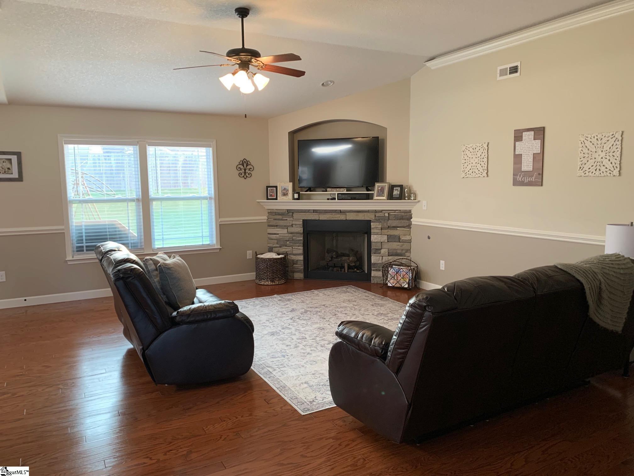 328 Meadowmoor Road Greer, SC 29651 - Photo 3 of 17