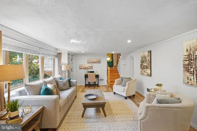 $950,000 | 5110 Flanders Avenue, Kensington, MD 20895