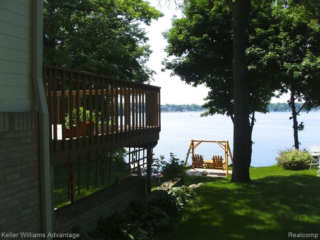 2373 Ridge Road White Lake, MI 48383 - Photo 36 of 43 Sunny Day on White Lake