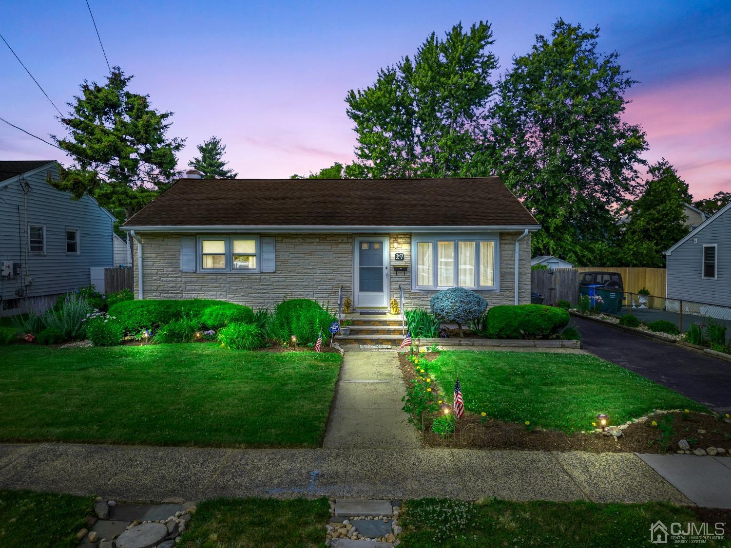 27 Rector Avenue Woodbridge, NJ 07095 - Photo 1 of 22 Gallery Image 1