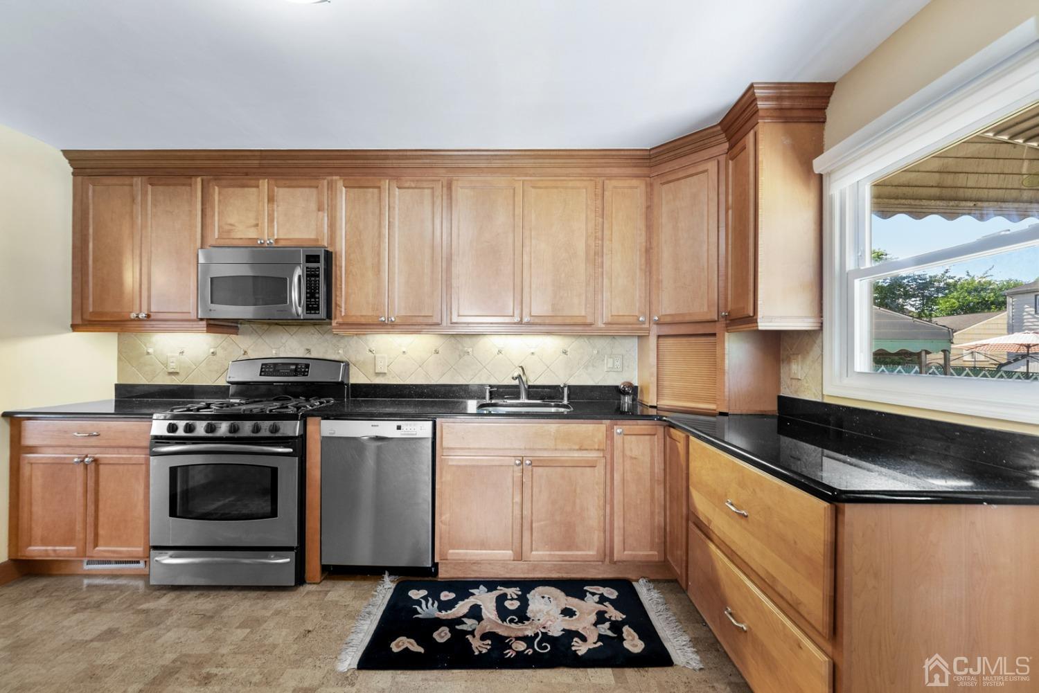 27 Rector Avenue Woodbridge, NJ 07095 - Photo 8 of 22 Gallery Image 8