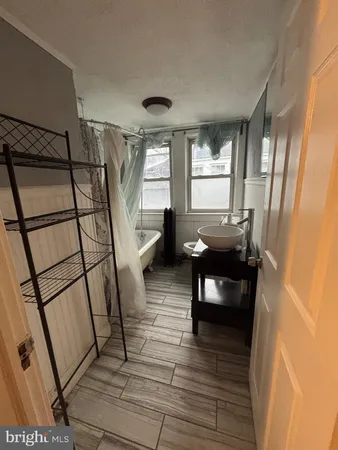 $2,500 | 649 West State Street, Trenton, NJ 08618