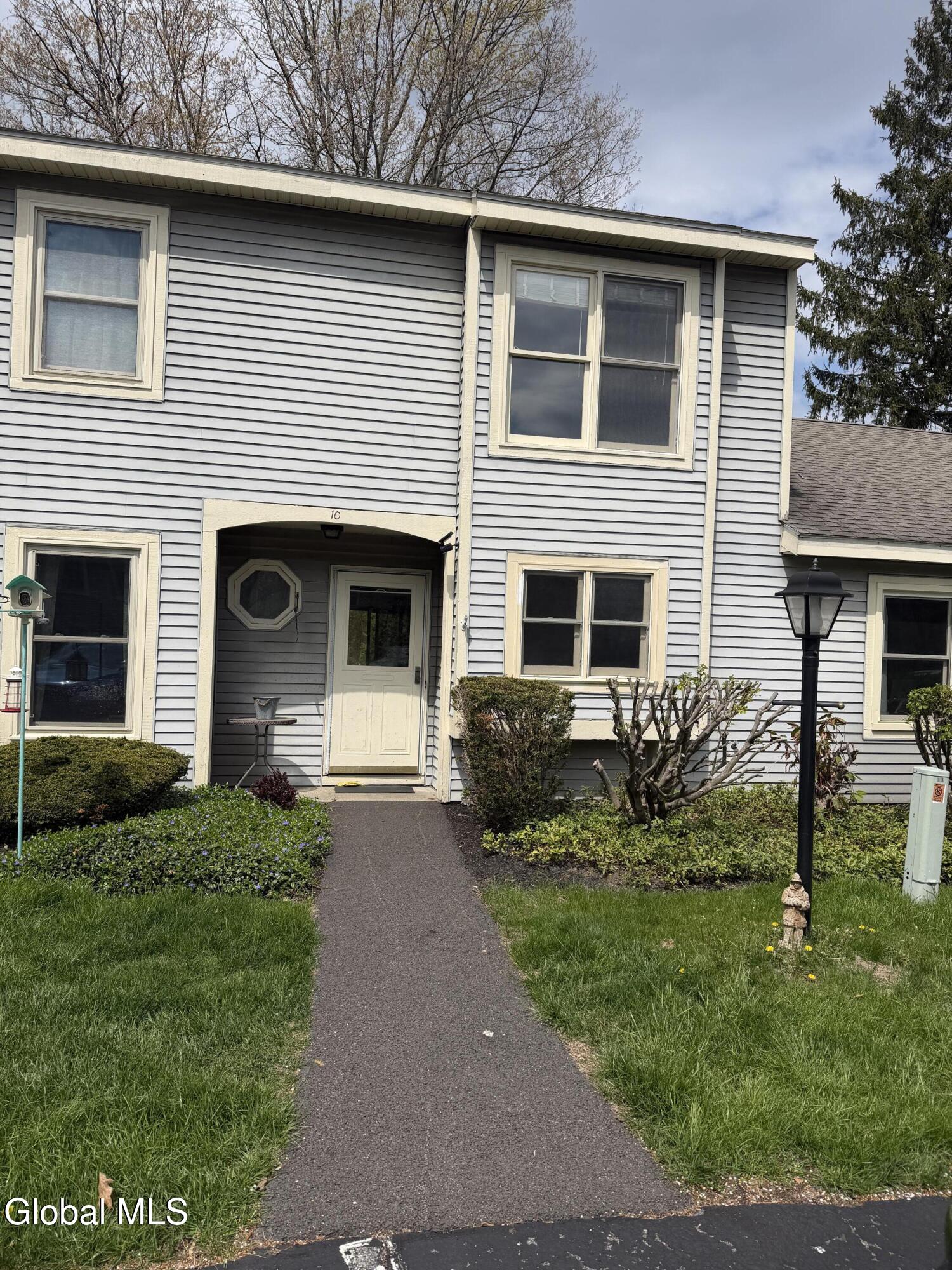 10 Bennington Way Halfmoon, NY 12065 - Photo 2 of 23 IMG_0884