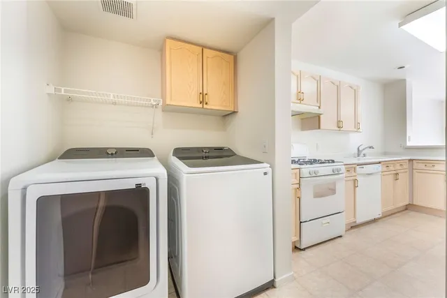 $1,725 | 8416 Sewards Bluff Avenue, Las Vegas, NV 89129