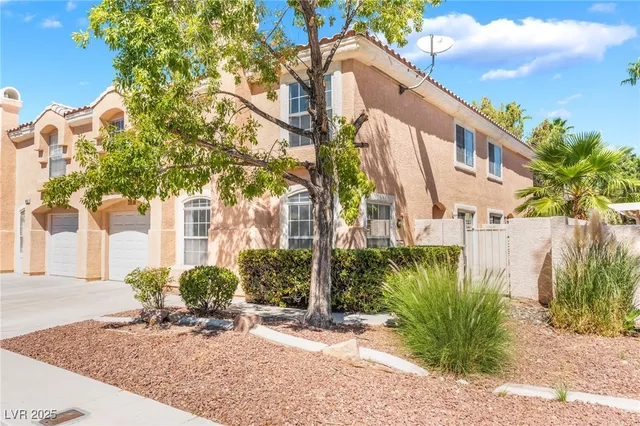 $1,725 | 8416 Sewards Bluff Avenue, Las Vegas, NV 89129