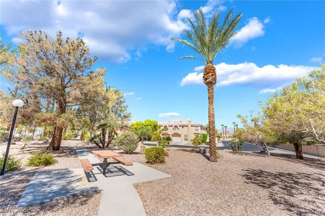 $1,725 | 8416 Sewards Bluff Avenue, Las Vegas, NV 89129