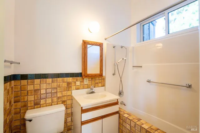 a view of an outdoor kitchen