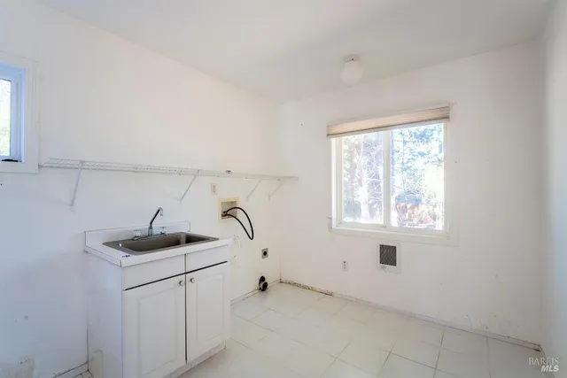 a view of an outdoor kitchen