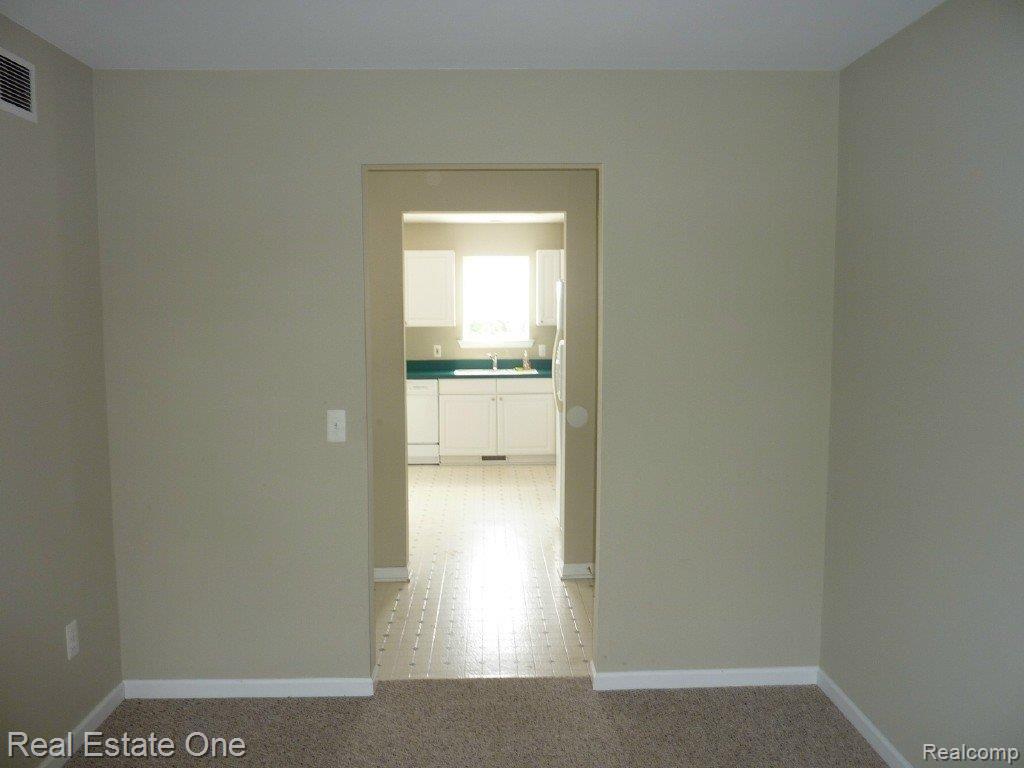 3356 Beck Road Howell, MI 48843 - Photo 15 of 22 VIEW FROM DINING ROOM TO KITCHEN