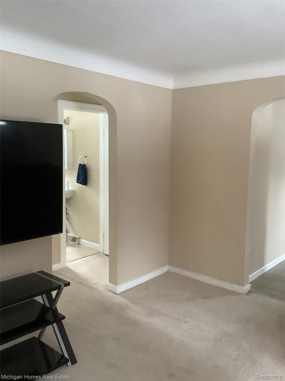 4146 North Genesee Road Flint, MI 48506 - Photo 3 of 14 02.2