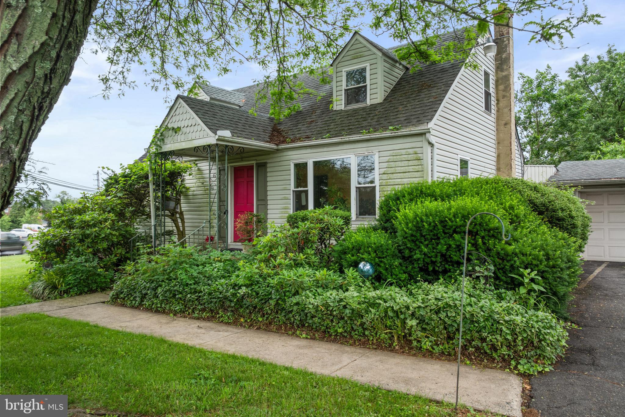 2780 East County Line Road Hatboro, PA 19040 - Photo 2 of 46 Opportunity awaits you in this property