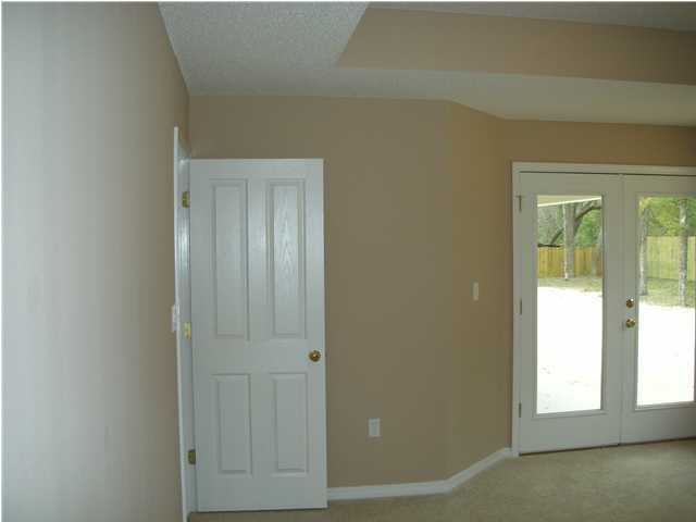 75 Eastern Street Freeport, FL 32439 - Photo 10 of 14 an empty room with windows