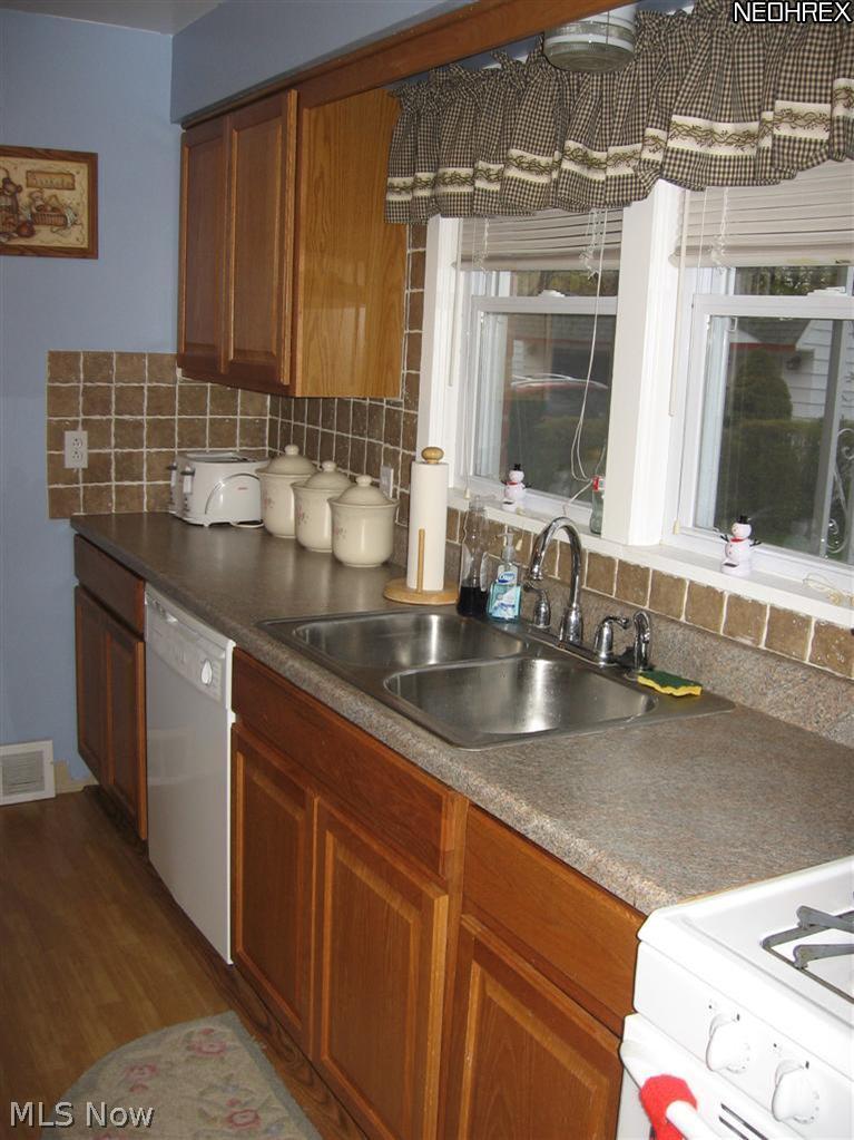 28518 Forest Road Willowick, OH 44095 - Photo 14 of 19