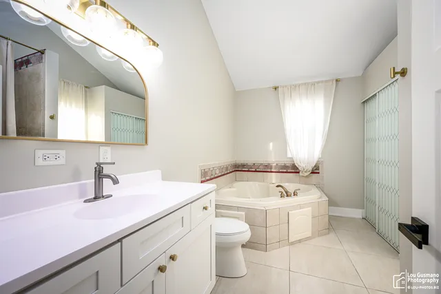 $489,900 | 4023 1/2 North Grant Street, Westmont, IL 60559