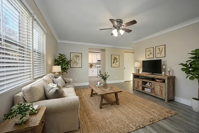 $489,900 | 4023 1/2 North Grant Street, Westmont, IL 60559