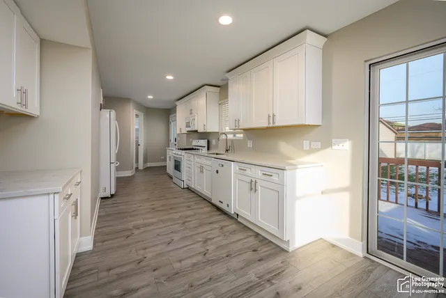 $489,900 | 4023 1/2 North Grant Street, Westmont, IL 60559