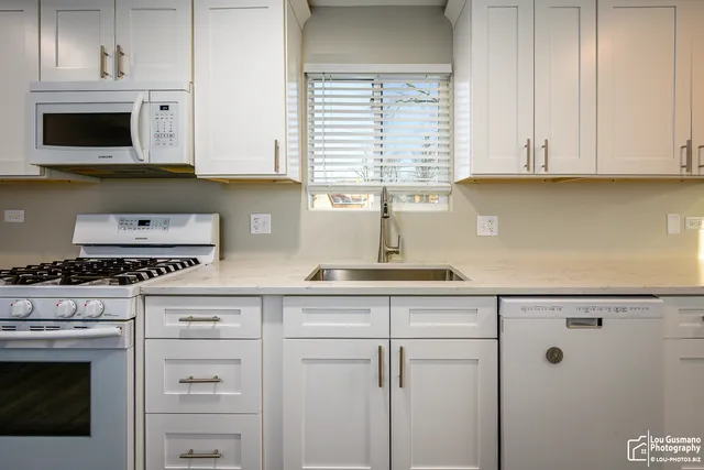 $489,900 | 4023 1/2 North Grant Street, Westmont, IL 60559