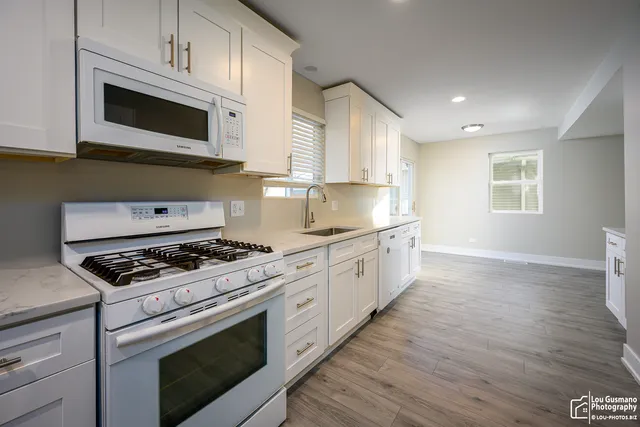 $489,900 | 4023 1/2 North Grant Street, Westmont, IL 60559