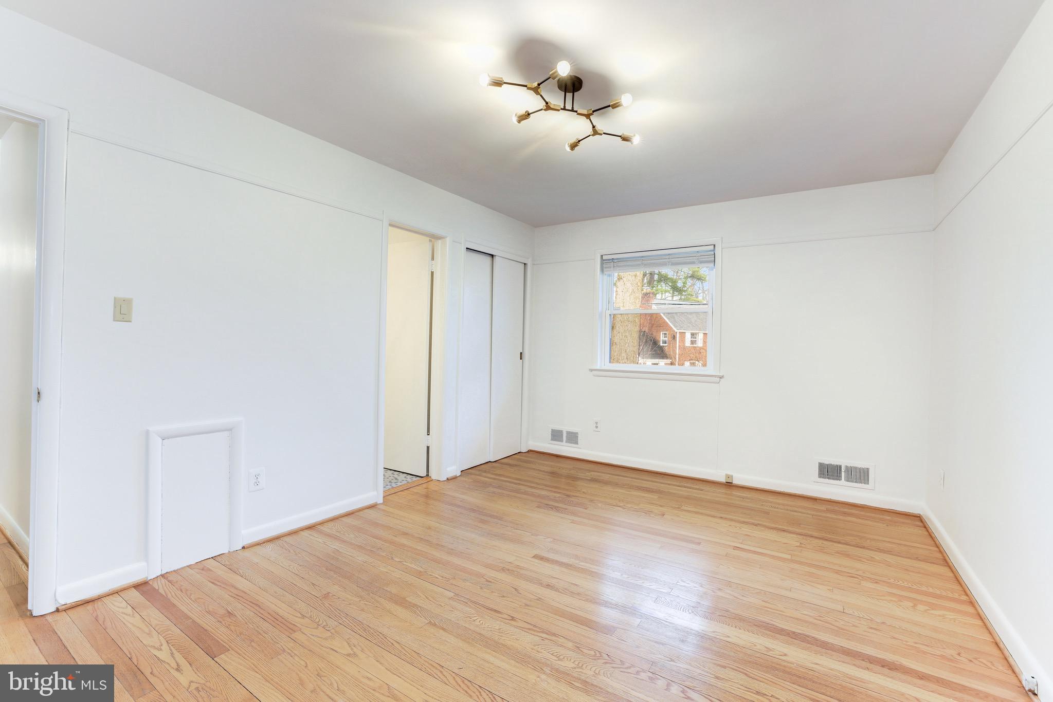 4019 24th Road North Arlington, VA 22207 - Photo 11 of 27 Main Level Bedroom 1