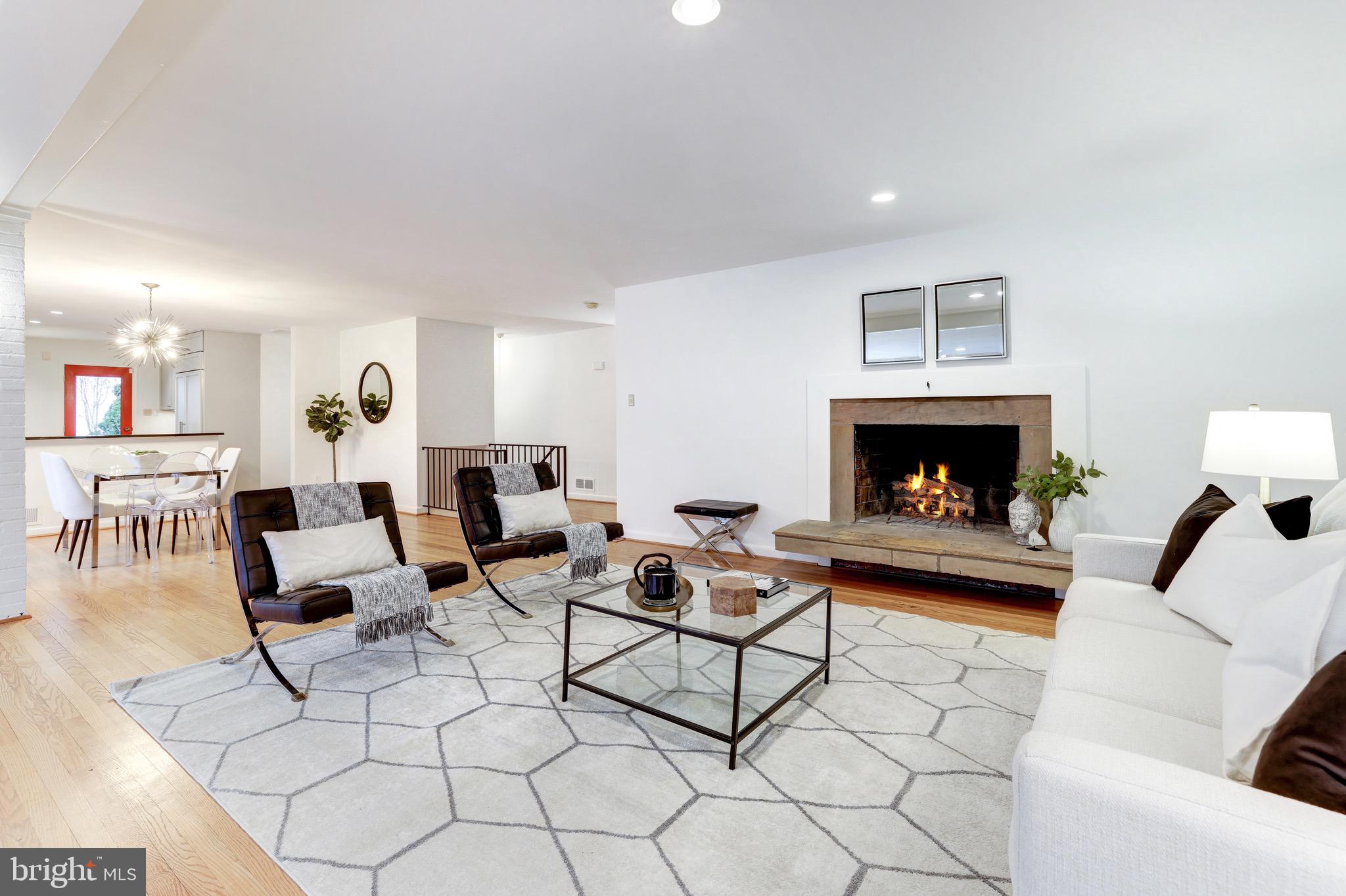 4019 24th Road North Arlington, VA 22207 - Photo 5 of 27 Living Room
