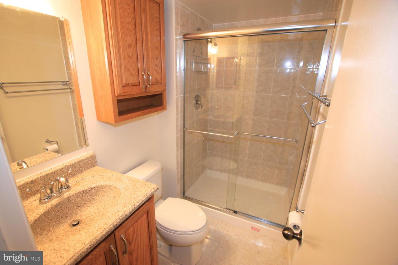 11148 Boathouse Court, Unit 77 Reston, VA 20191 - Photo 15 of 25 Bath (Master)