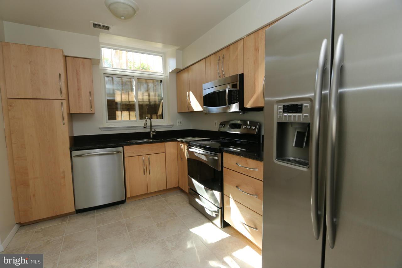 11148 Boathouse Court, Unit 77 Reston, VA 20191 - Photo 6 of 25 Kitchen