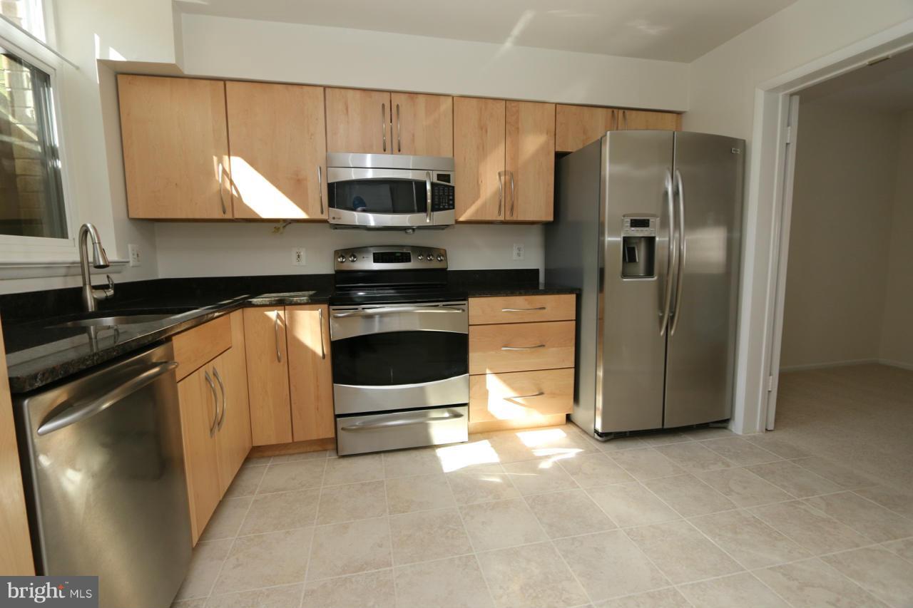 11148 Boathouse Court, Unit 77 Reston, VA 20191 - Photo 7 of 25 Kitchen