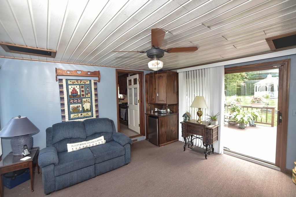 407 Hillside Road Westfield, MA 01085 - Photo 3 of 16 Gallery Image 3
