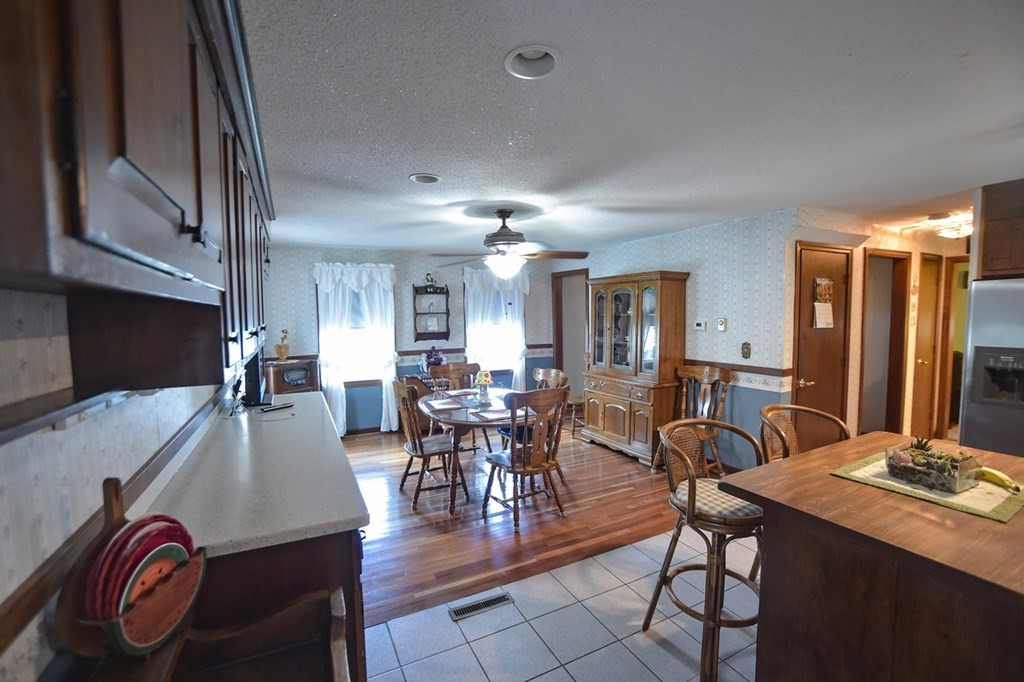 407 Hillside Road Westfield, MA 01085 - Photo 5 of 16 Gallery Image 5