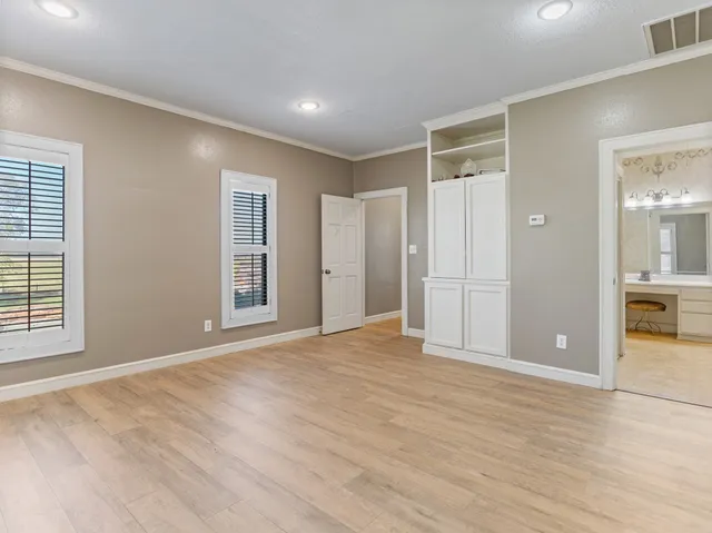 a view of livingroom with hardwood