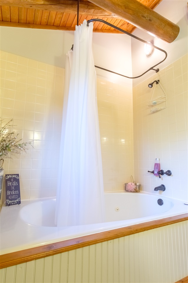 5121 Halley Road Rockford, IL 61101 - Photo 19 of 25 a bathroom with a bathtub and a shower
