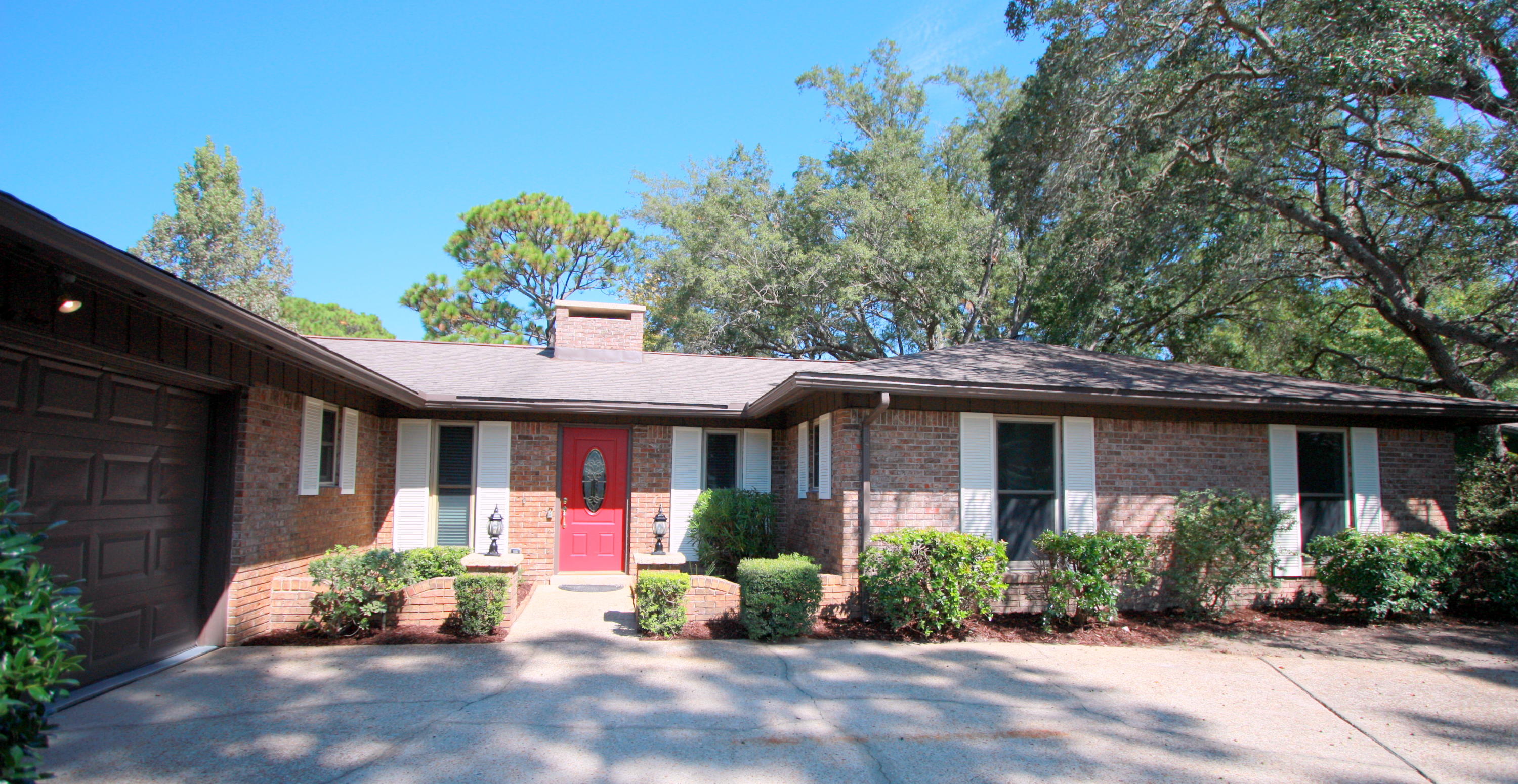 75 Country Club Road Shalimar, FL 32579 - Photo 22 of 24 a front view of a house with yard