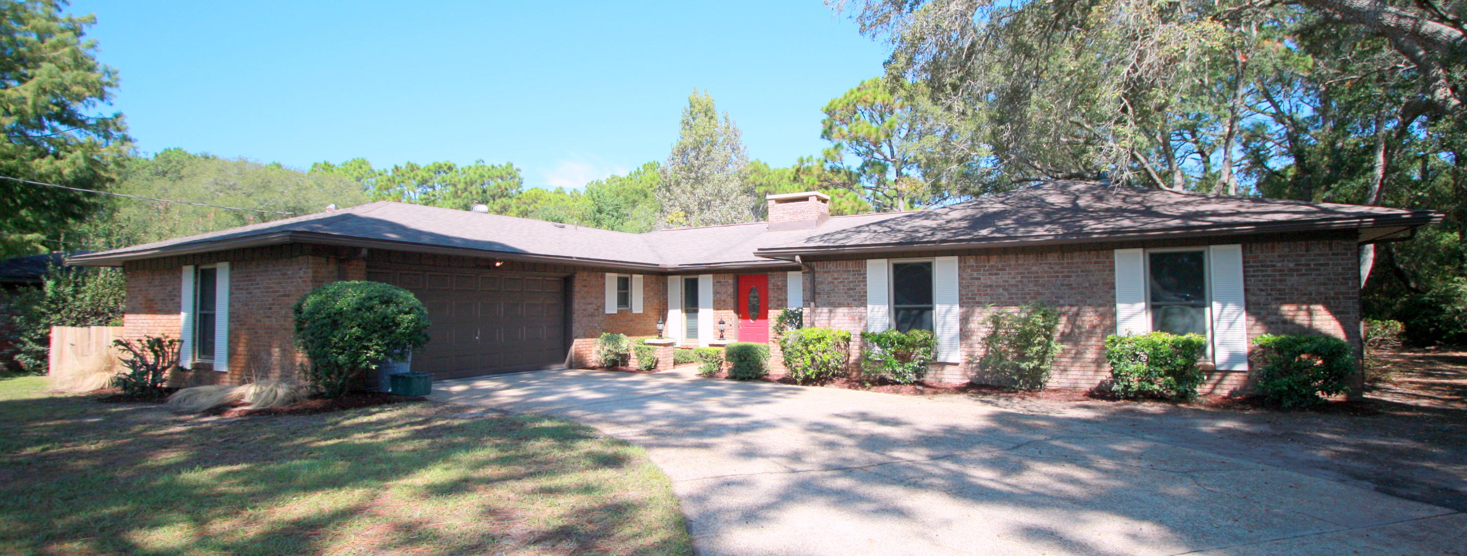 75 Country Club Road Shalimar, FL 32579 - Photo 24 of 24 a view of a house with sitting area and garden