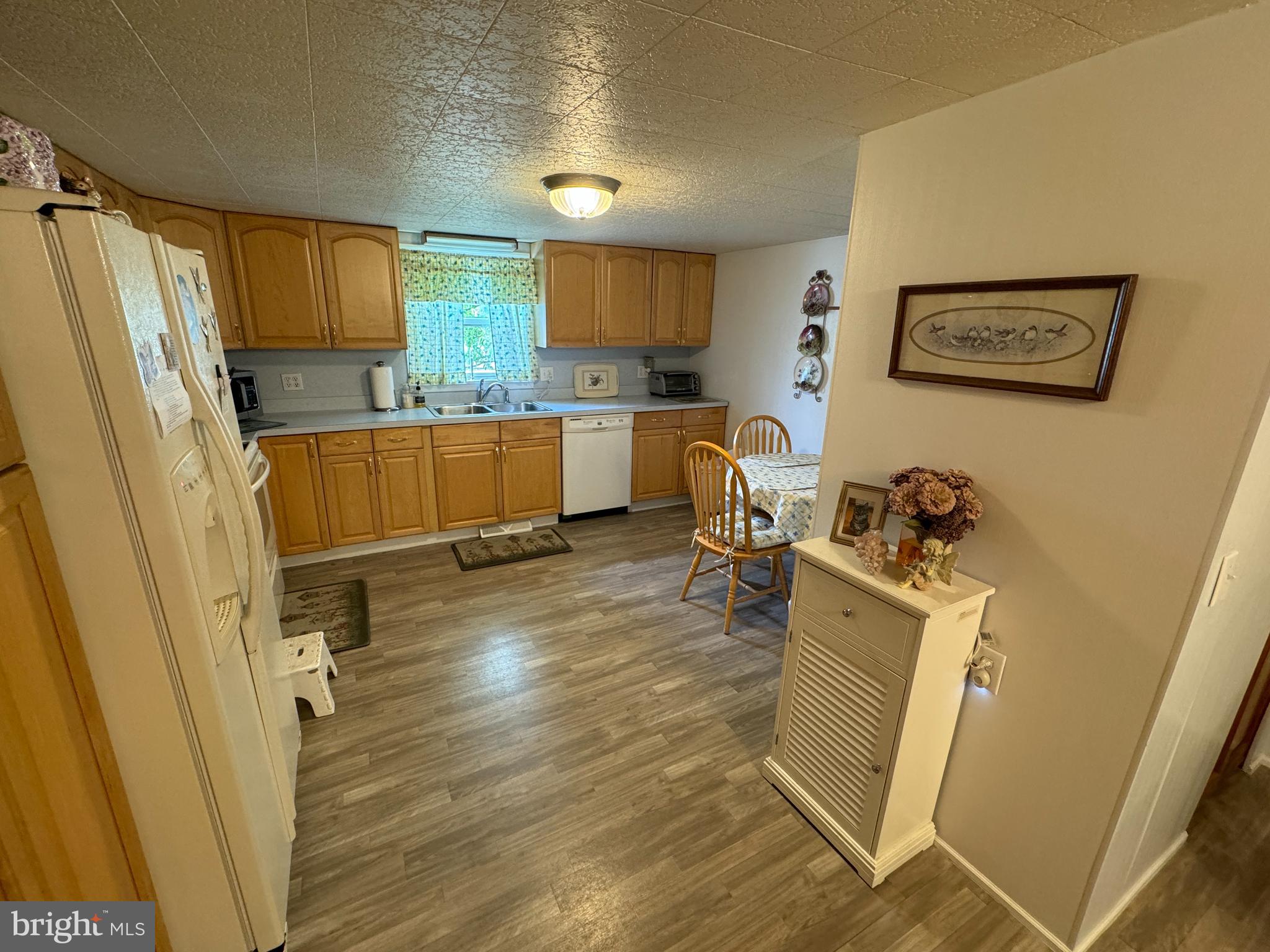 44 Ridgewood Manor Manheim, PA 17545 - Photo 20 of 29 Kitchen with eat in area
