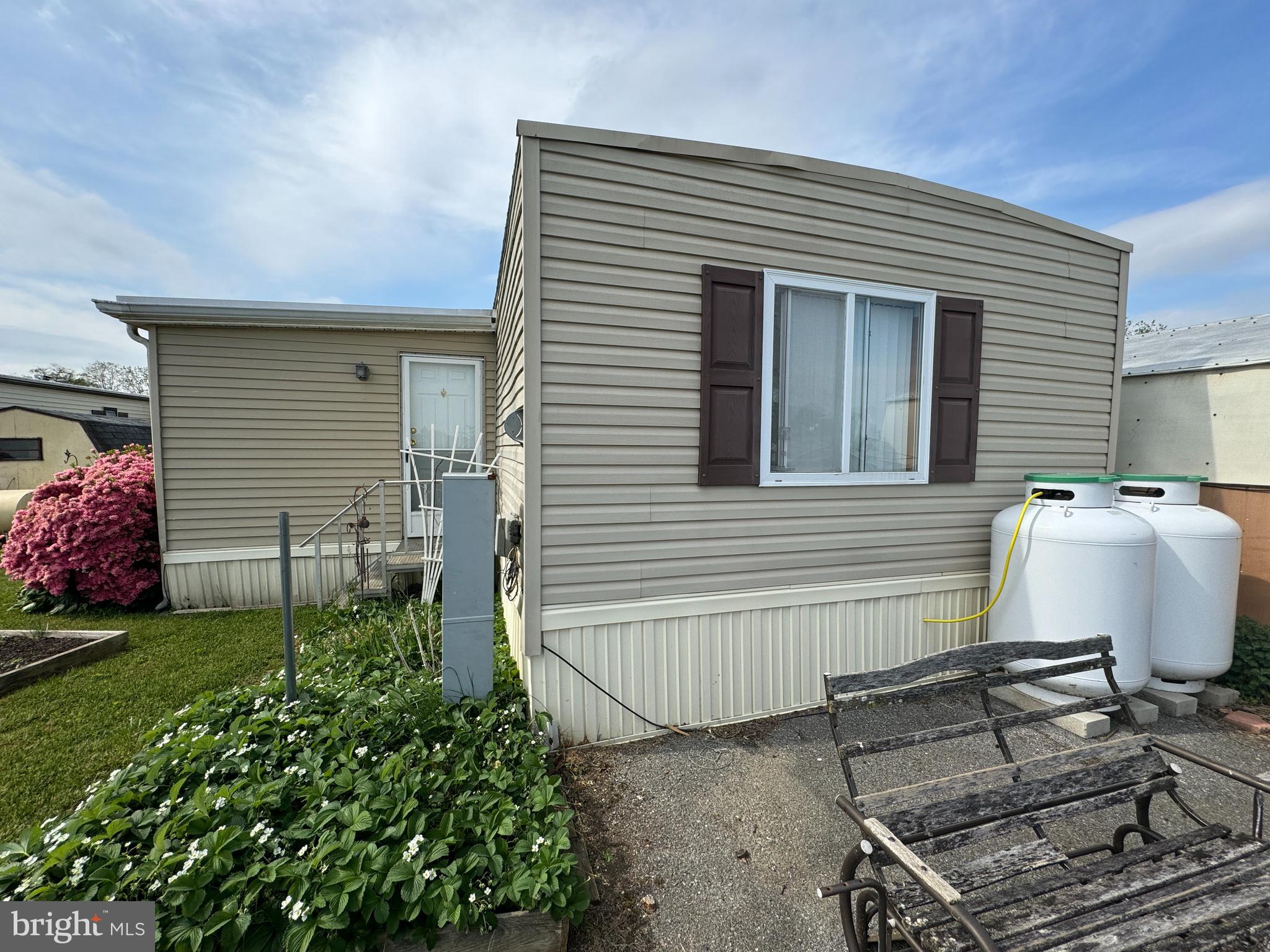 44 Ridgewood Manor Manheim, PA 17545 - Photo 10 of 29 back of home. rented propane tanks