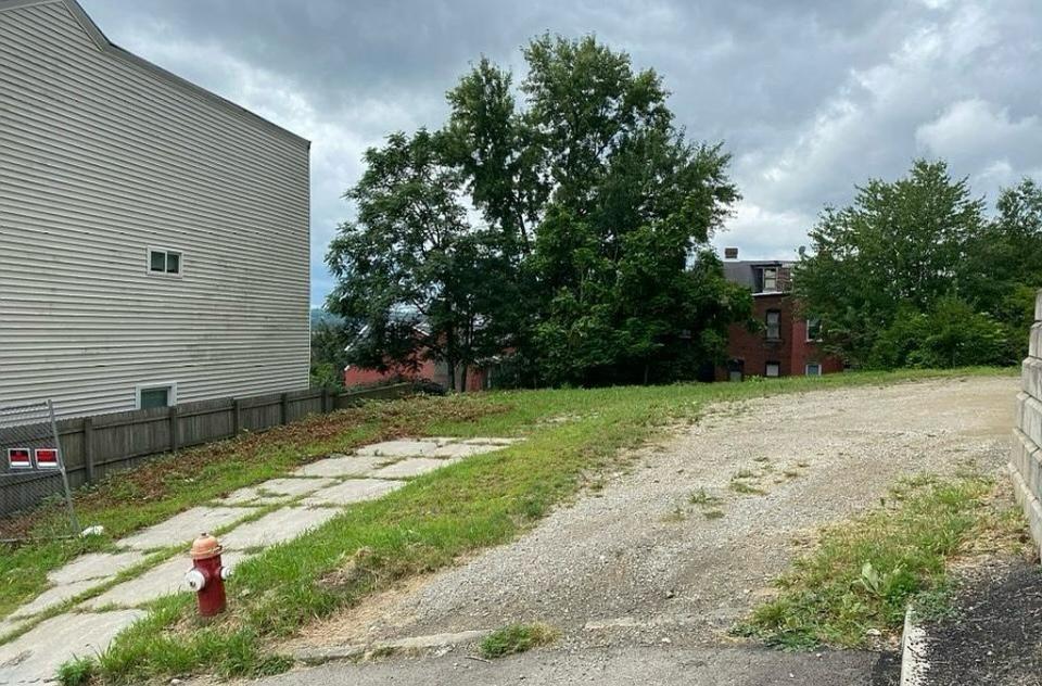 1429 Porterfield Street Pittsburgh, PA 15212 - Photo 12 of 16