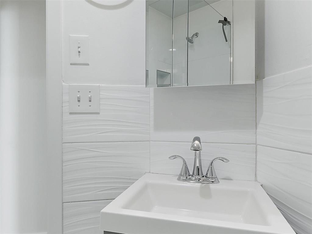 4302 Sexton Lane Dallas, TX 75229 - Photo 17 of 22